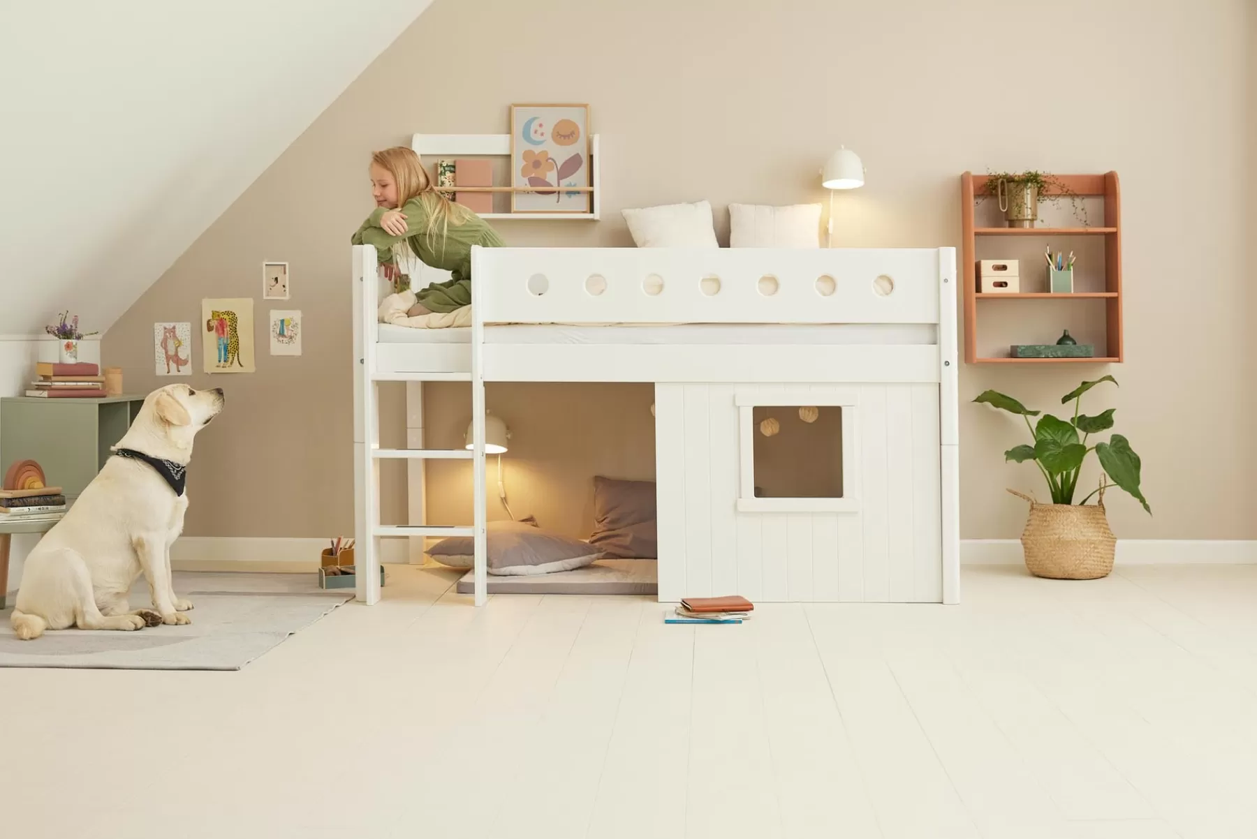 FLEXA Cama media-alta, escalera recta y frontales de cama para casa del árbol, marco blanco^ House Beds | Camas Media-altas